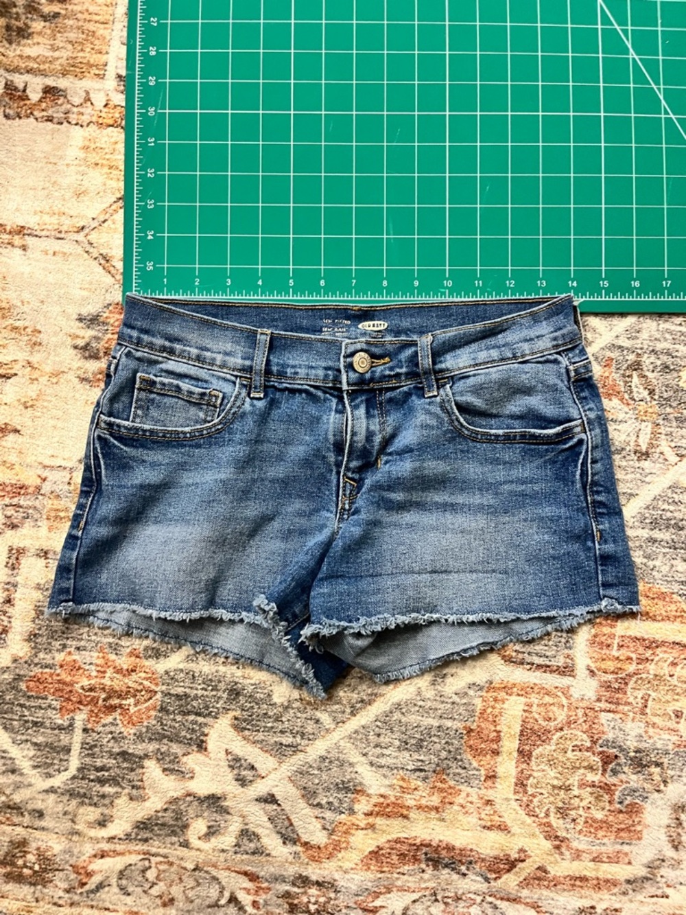 Old Navy Women's Medium Blue Denim Cutoff Shorts